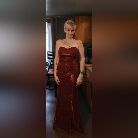 SOCIAL COUTURE RED SPARKLE FLOOR LENGTH SWEETHEART STRAPLESS DRESS - Picture 1 of 1